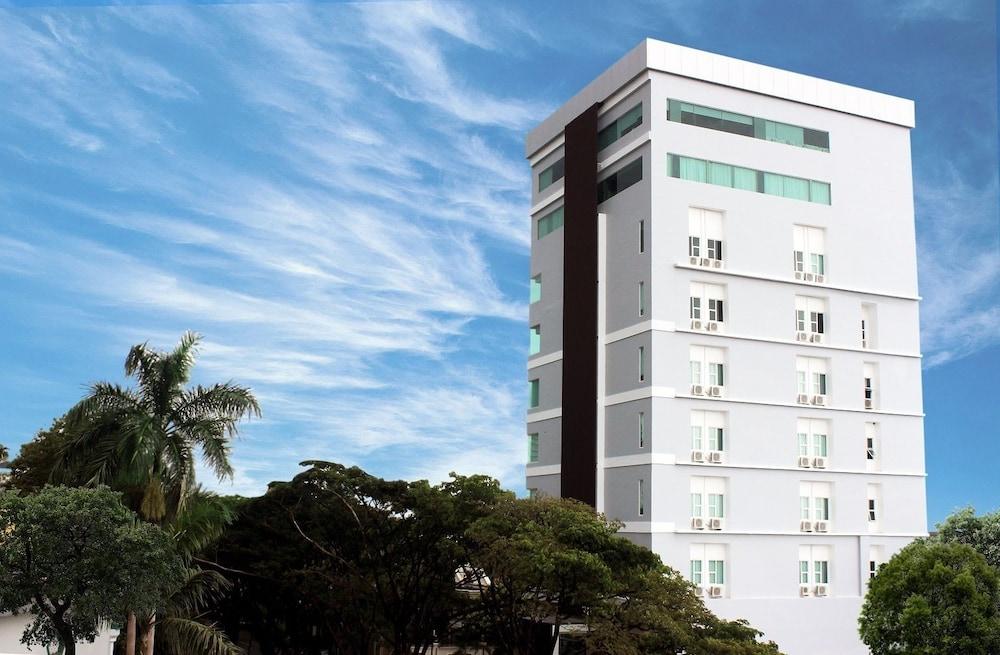 Demelia Hotel ماكاسار المظهر الخارجي الصورة