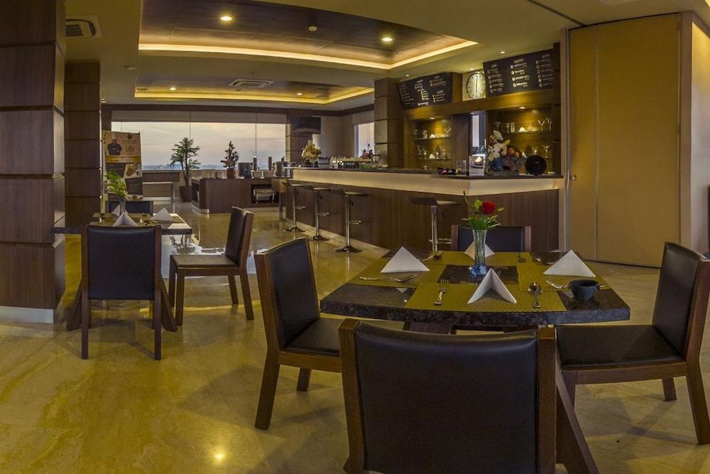 Demelia Hotel ماكاسار المظهر الخارجي الصورة